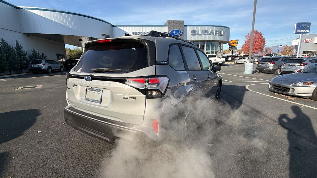 2025 Subaru Forester Premium photo 4