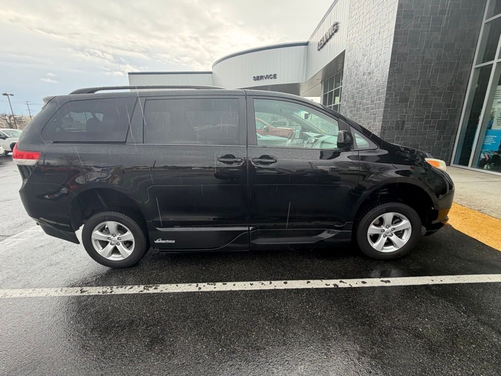Used 2014 Toyota Sienna LE Mobility Auto Access Minivan/Van