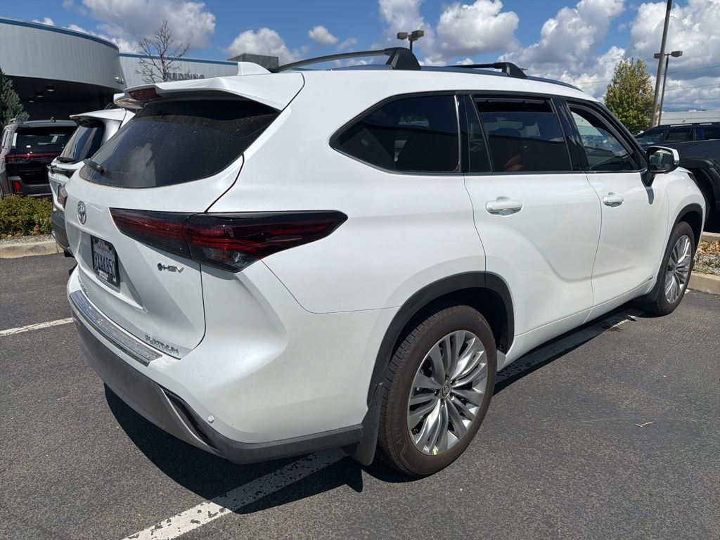 Used 2026 Toyota Highlander Hybrid Platinum SUV