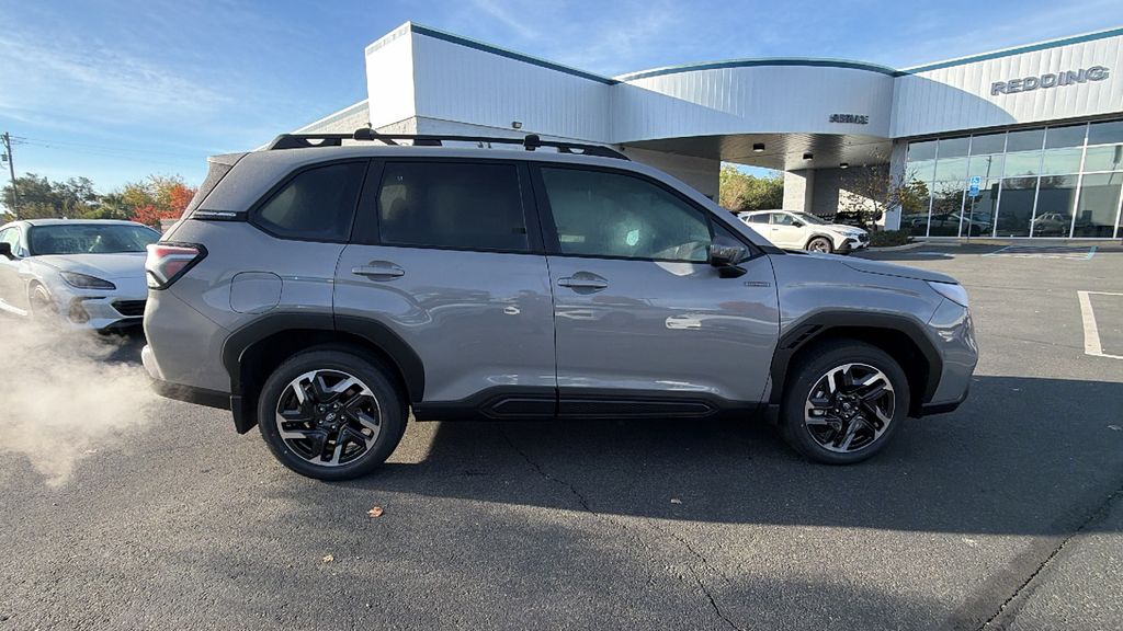 2025 Subaru Forester Premium photo 3