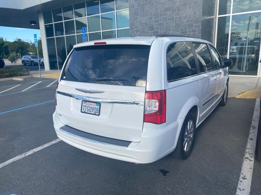 Used 2014 Chrysler Town & Country Touring Minivan/Van