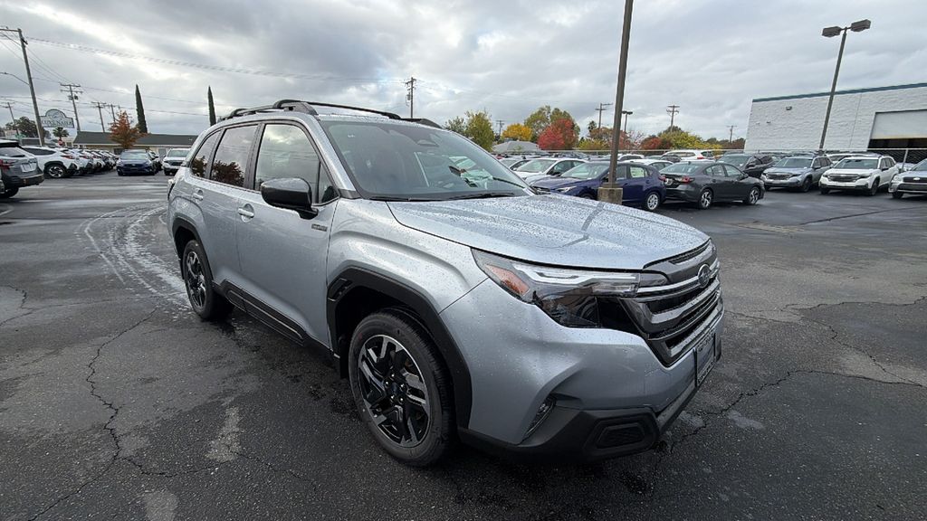 2025 Subaru Forester Premium photo 2