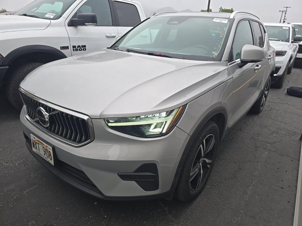 2024 Volvo XC40 B5 Core Dark AWD's photo