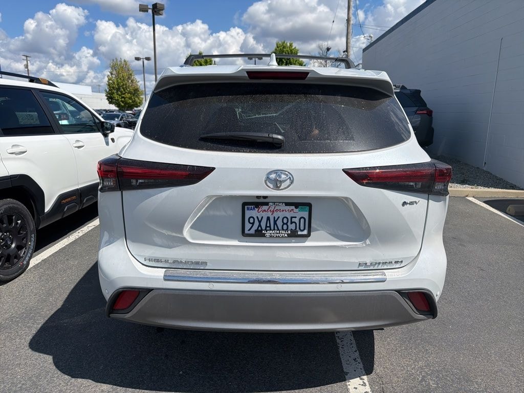 Used 2026 Toyota Highlander Hybrid Platinum SUV