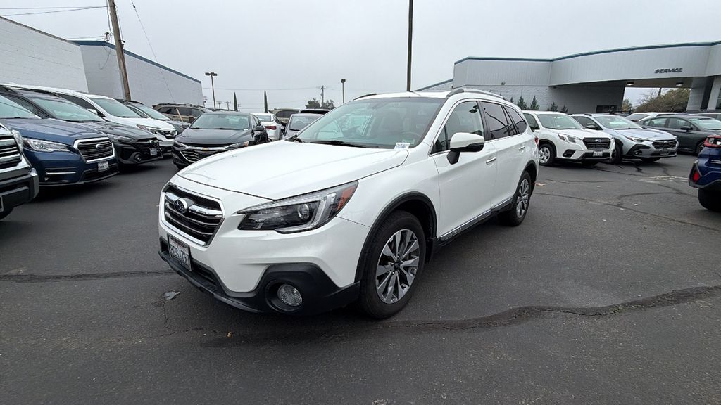 2018 Subaru Outback Touring's photo