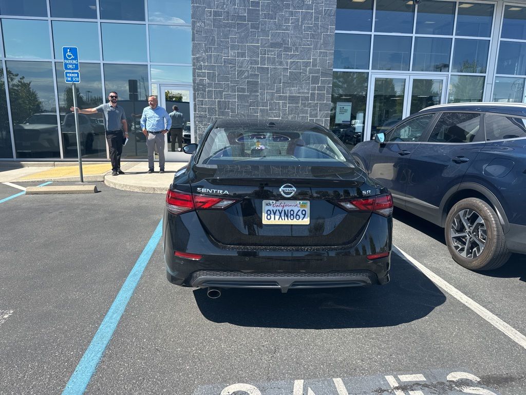 2021 Nissan Sentra SR photo 3