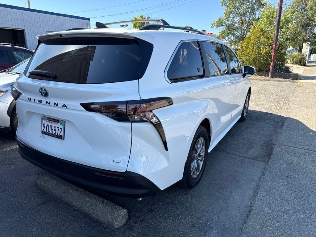 Used 2025 Toyota Sienna LE Minivan/Van