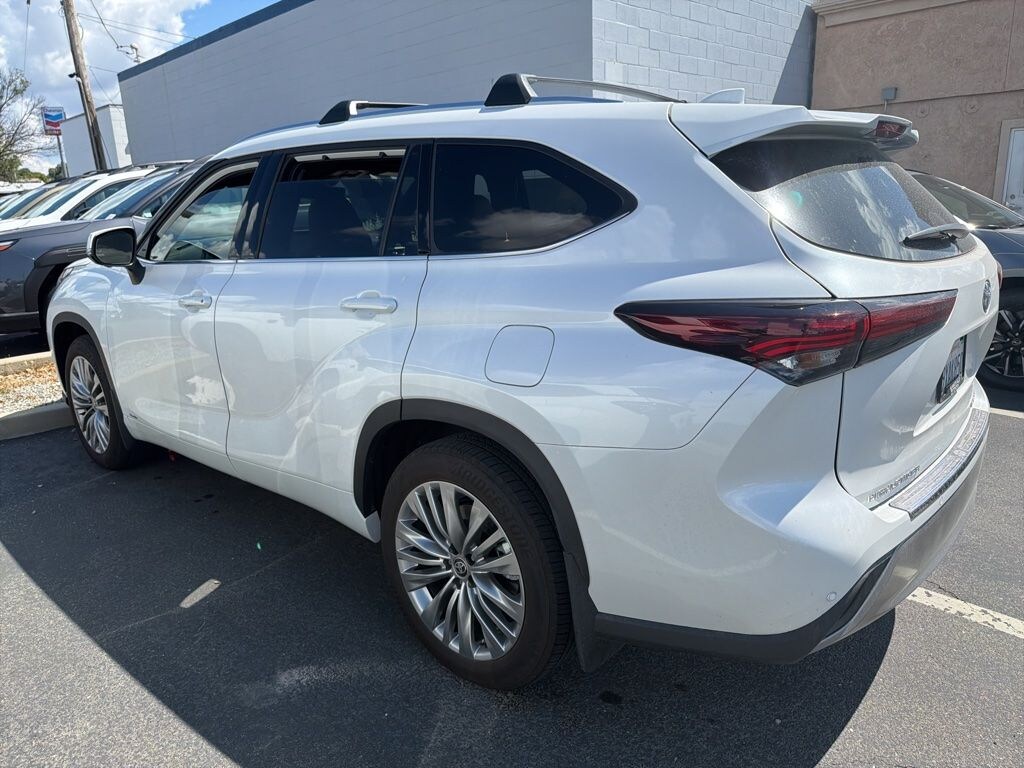 Used 2026 Toyota Highlander Hybrid Platinum SUV