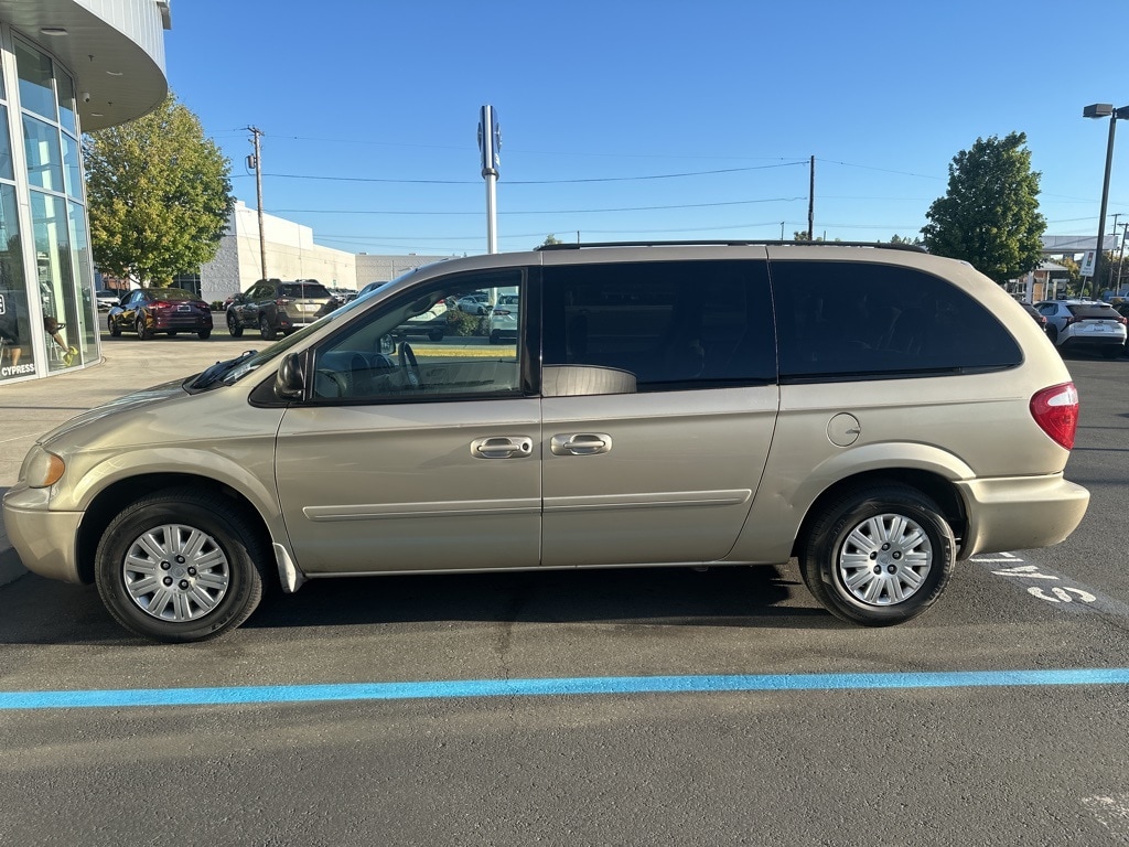 Used 2006 Chrysler Town & Country LX with VIN 2A4GP44R56R881474 for sale in Redding, CA