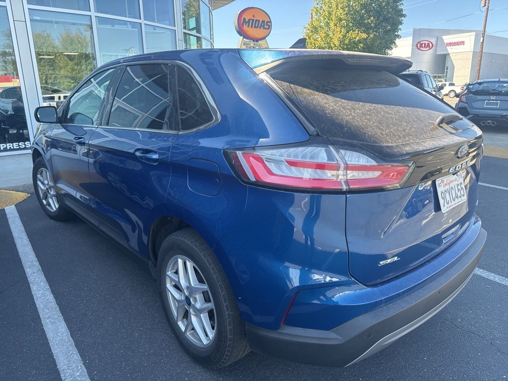 2022 Ford Edge SEL photo 2