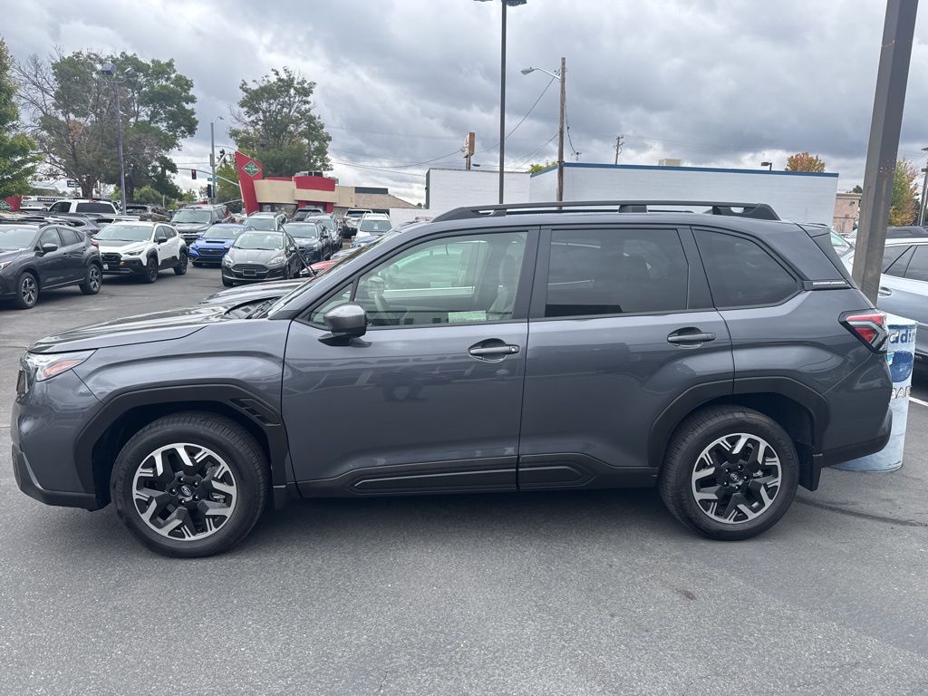 2025 Subaru Forester Premium photo 2