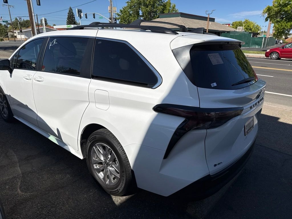 Used 2025 Toyota Sienna LE Minivan/Van