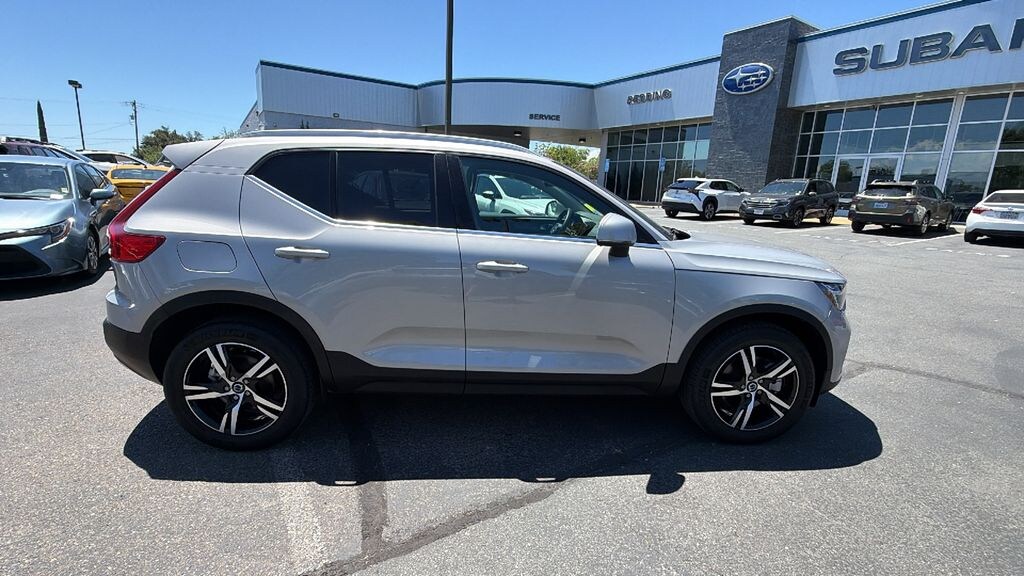 Used 2024 Volvo XC40 B5 Core SUV