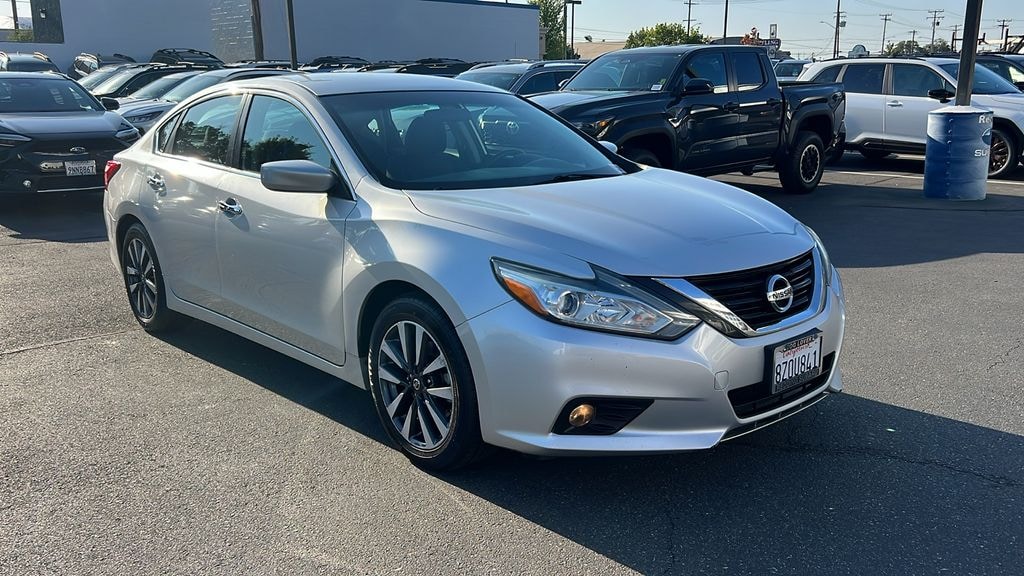 Used 2017 Nissan Altima 2.5 SV Sedan
