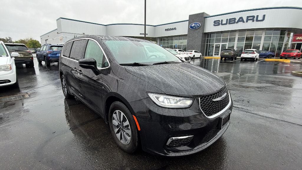 Used 2024 Chrysler Pacifica Hybrid Select Minivan/Van