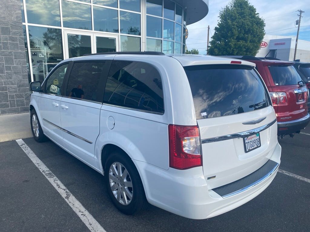 Used 2014 Chrysler Town & Country Touring Minivan/Van