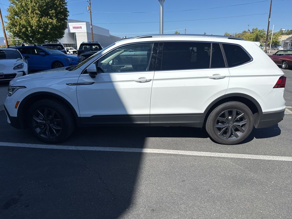 2022 Volkswagen Tiguan SE photo 2