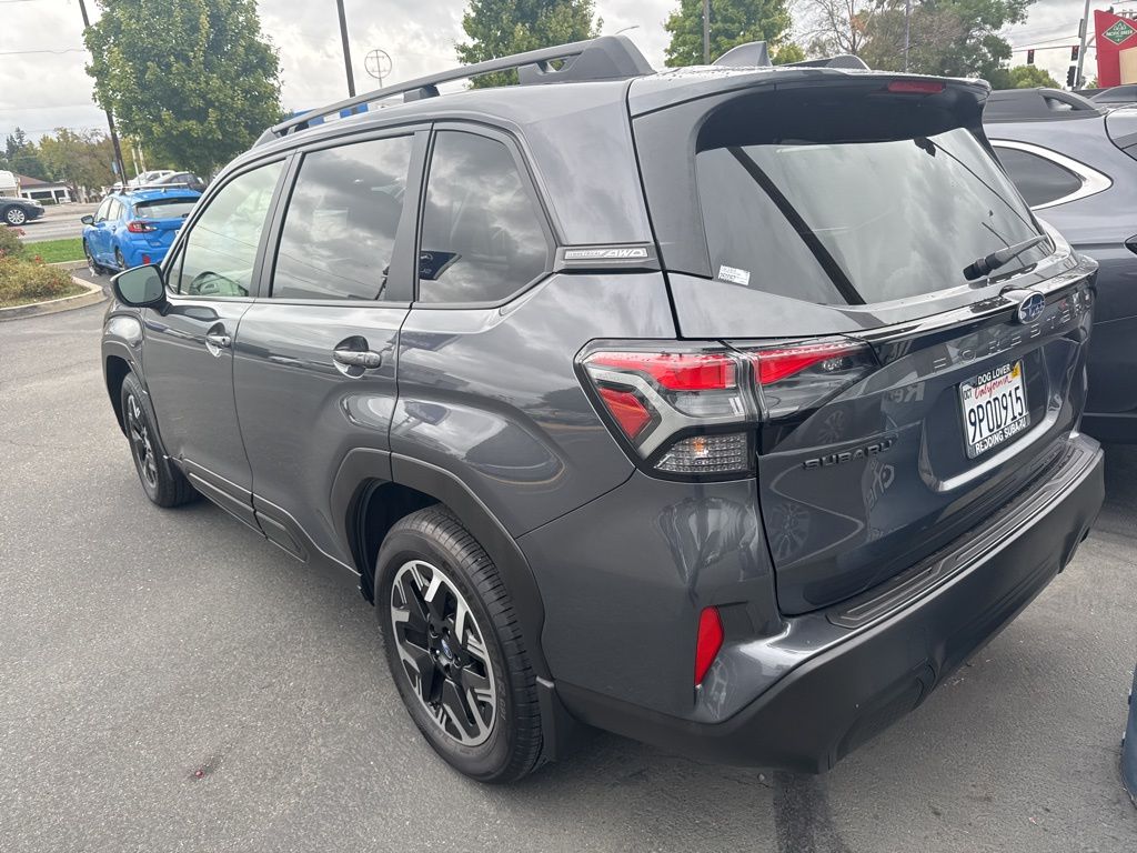2025 Subaru Forester Premium photo 3