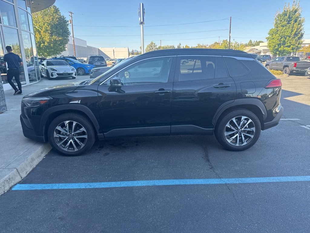 Used 2023 Toyota Corolla Cross XLE with VIN 7MUEAAAG5PV059501 for sale in Northfield, Minnesota