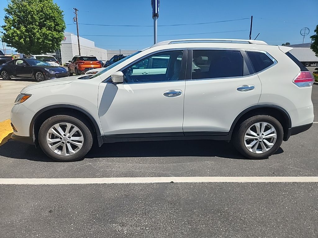 Used 2015 Nissan Rogue SV with VIN 5N1AT2MV7FC869839 for sale in Redding, CA