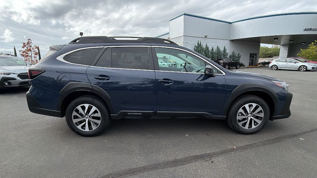 2025 Subaru Outback Premium photo 3