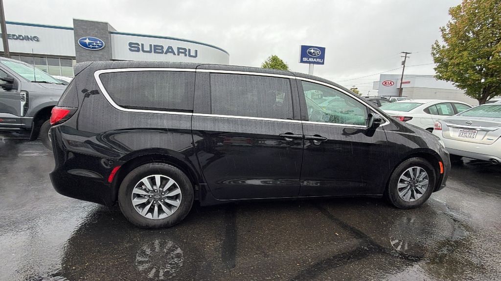 Used 2024 Chrysler Pacifica Hybrid Select Minivan/Van