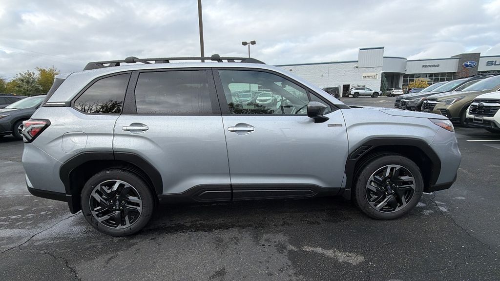 2025 Subaru Forester Premium photo 3
