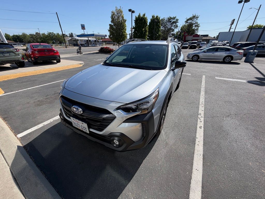 2025 Subaru Outback Premium's photo
