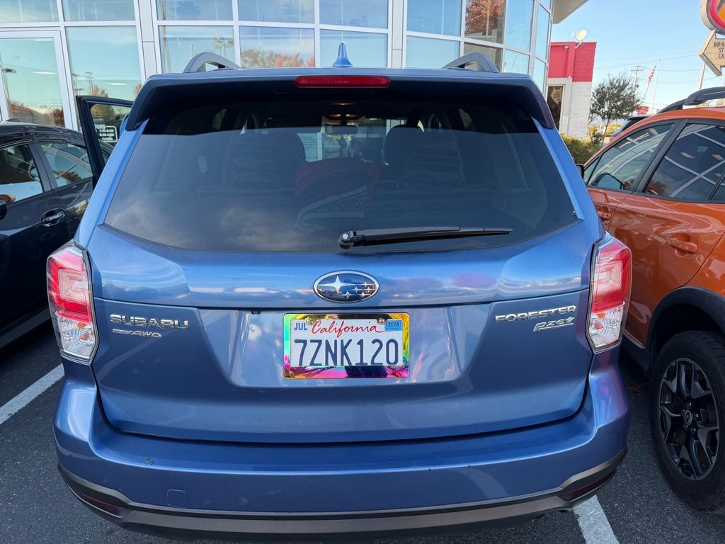 2017 Subaru Forester 2.5i Premium photo 4