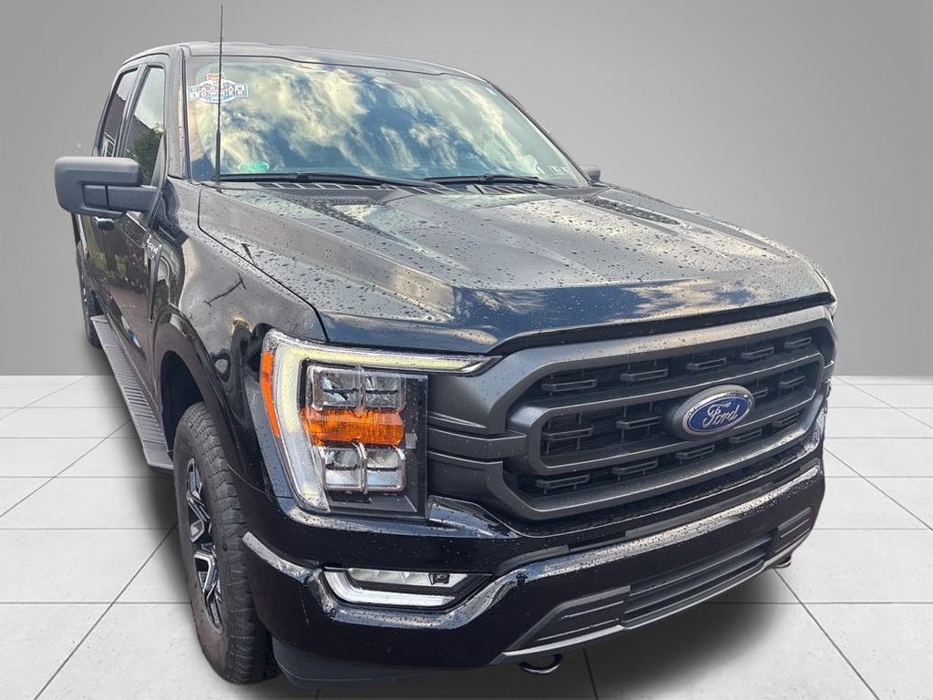 2022 Ford F-150 XLT photo 2