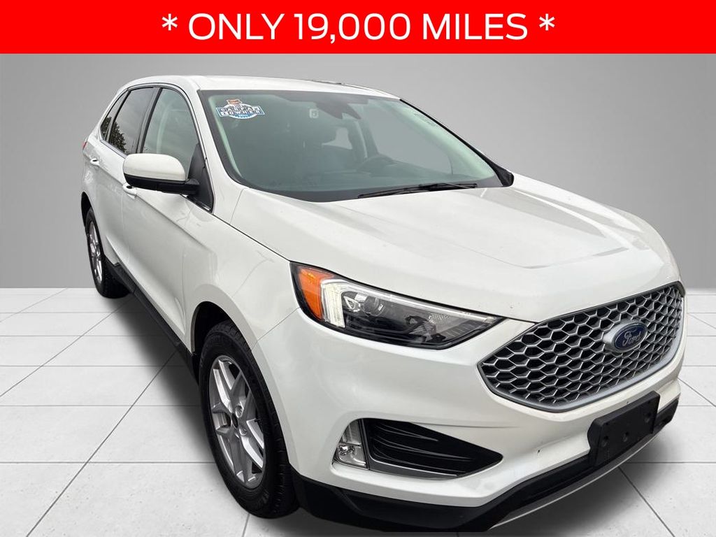 2023 Ford Edge SEL photo 3