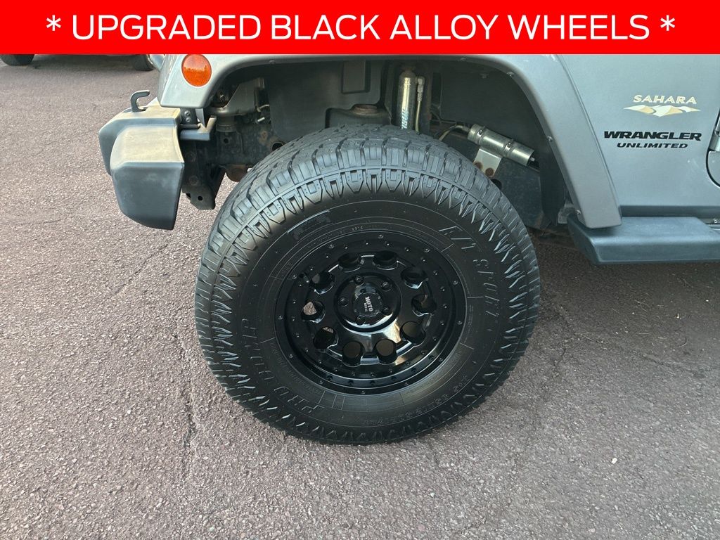 2014 Jeep Wrangler Unlimited Sahara photo 3