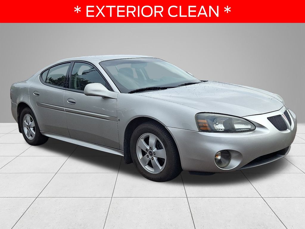 2006 Pontiac Grand Prix Sedan photo 2