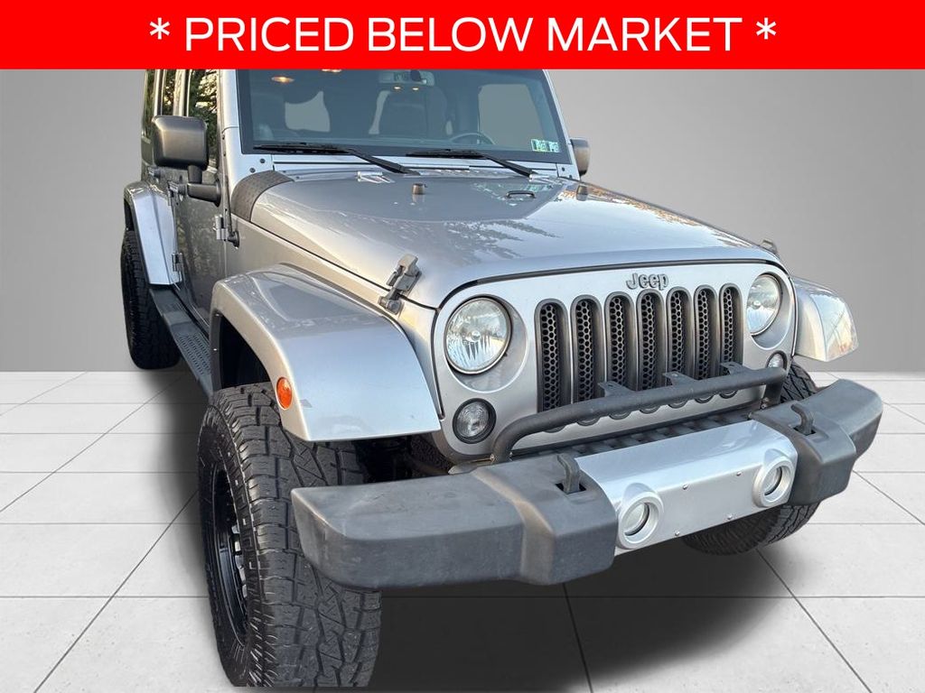 2014 Jeep Wrangler Unlimited Sahara photo 2