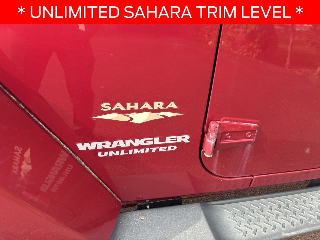 2013 Jeep Wrangler Unlimited Sahara photo 3