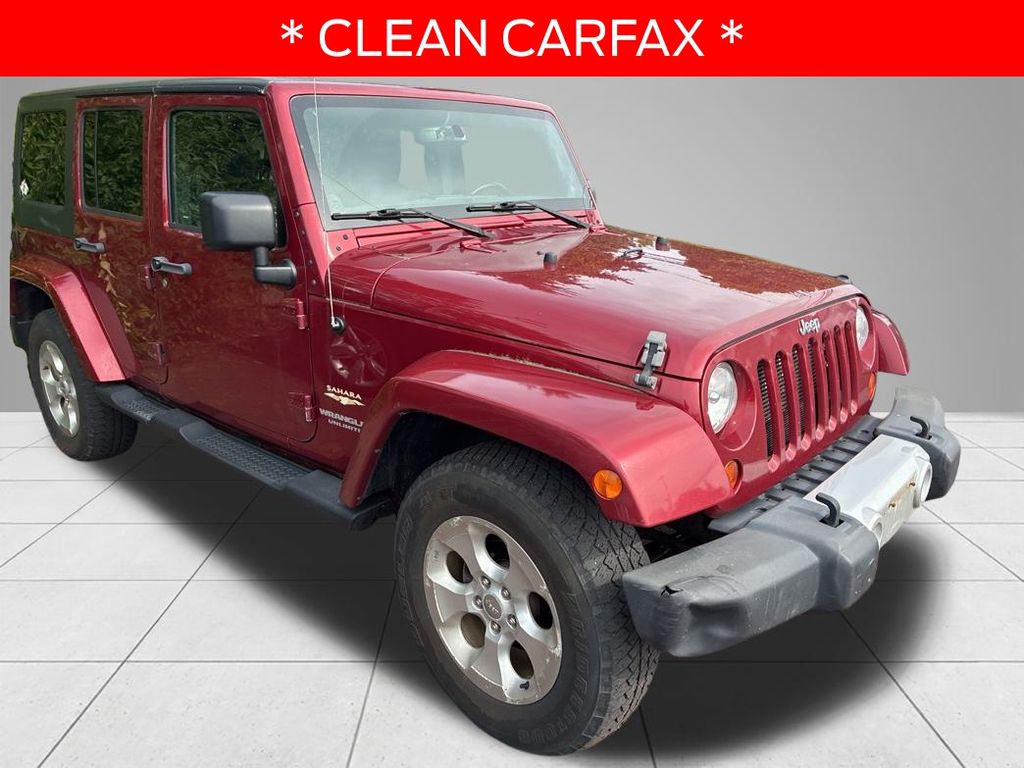 2013 Jeep Wrangler Unlimited Sahara photo 2