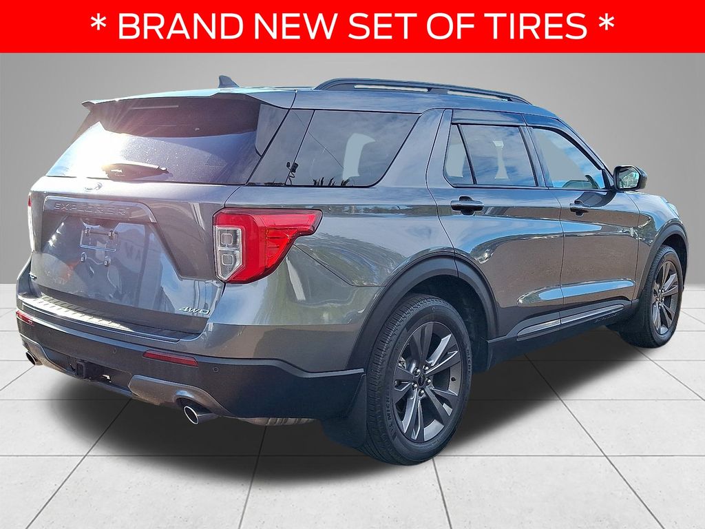 2023 Ford Explorer XLT photo 3