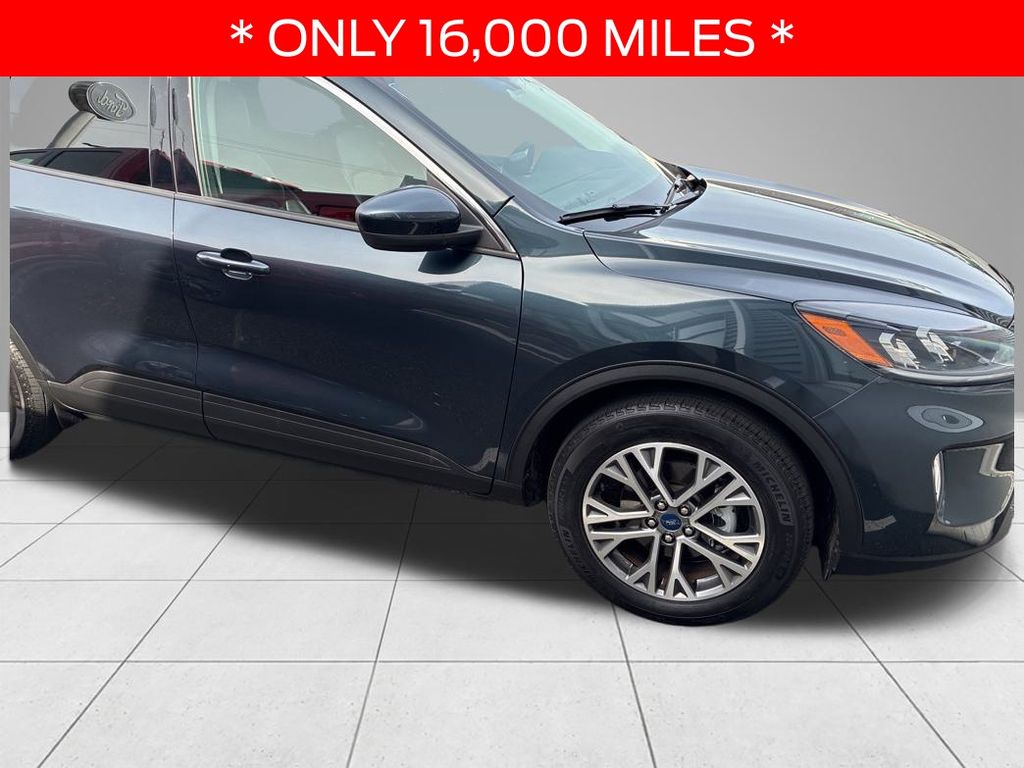 2022 Ford Escape SEL photo 3