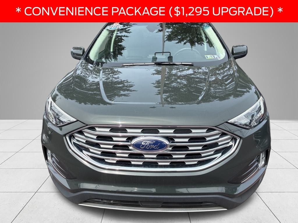 2022 Ford Edge SEL photo 2