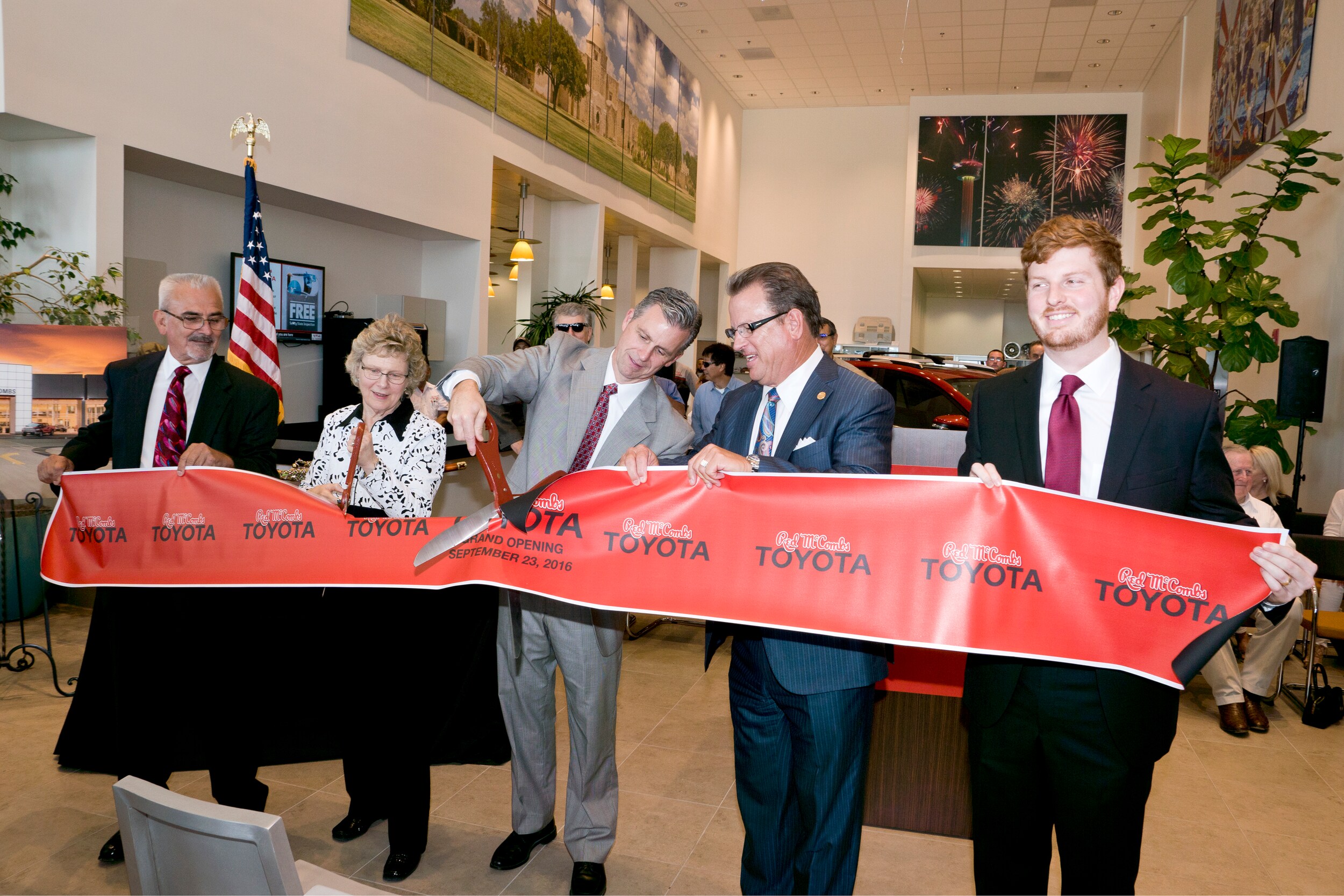 Toyota Dealership San Antonio Tx >> Red McCombs Automotive | New Toyota, Genesis, Ford ... Toyota Dealership San Antonio Tx >> Red McCombs Automotive | New Toyota, Genesis, Ford ...