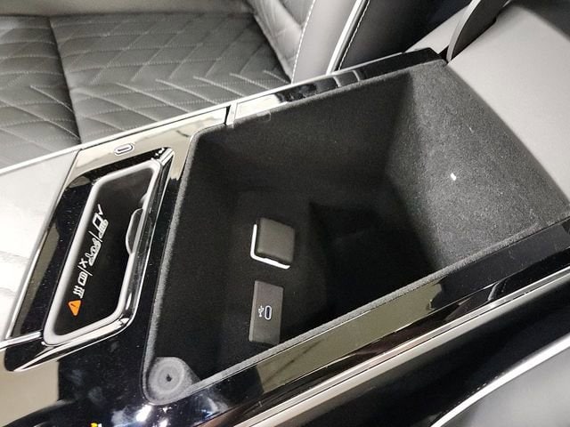 2026 Cadillac LYRIQ V Premium - Photo 25