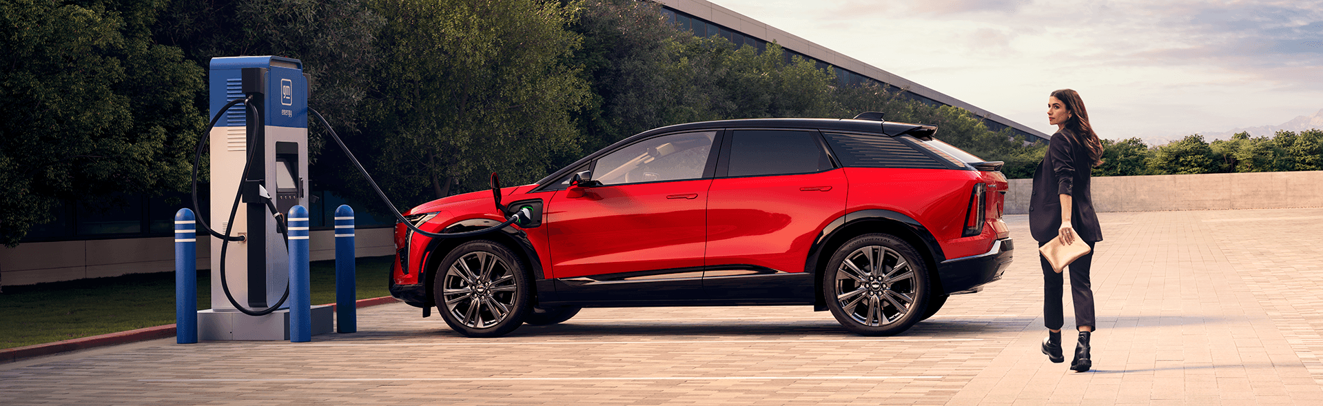 cadillac-optiq-car-and-driver-editors-choice-award