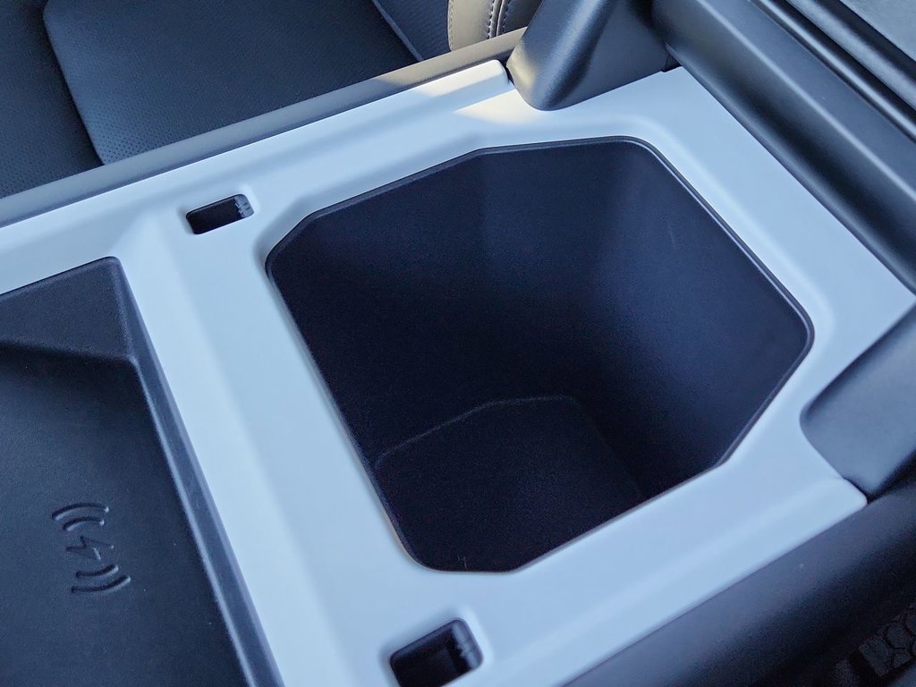 2026 Land Rover Defender X-Dynamic SE - Photo 24