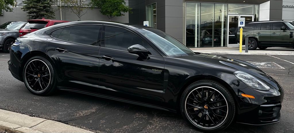 2022 Porsche Panamera 4 E-Hybrid's photo