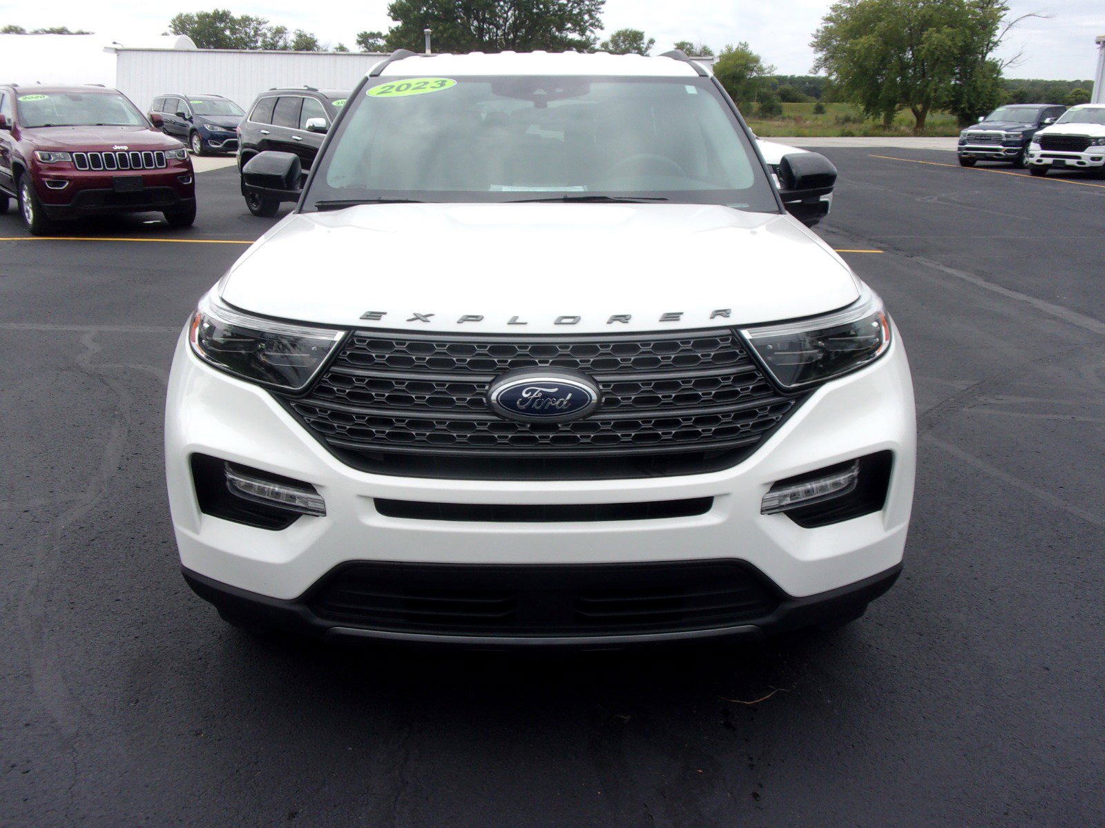 2023 Ford Explorer XLT photo 2