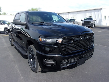 2026 Ram 1500 EXPRESS CREW CAB 4X4 5'7 BOX Pickup