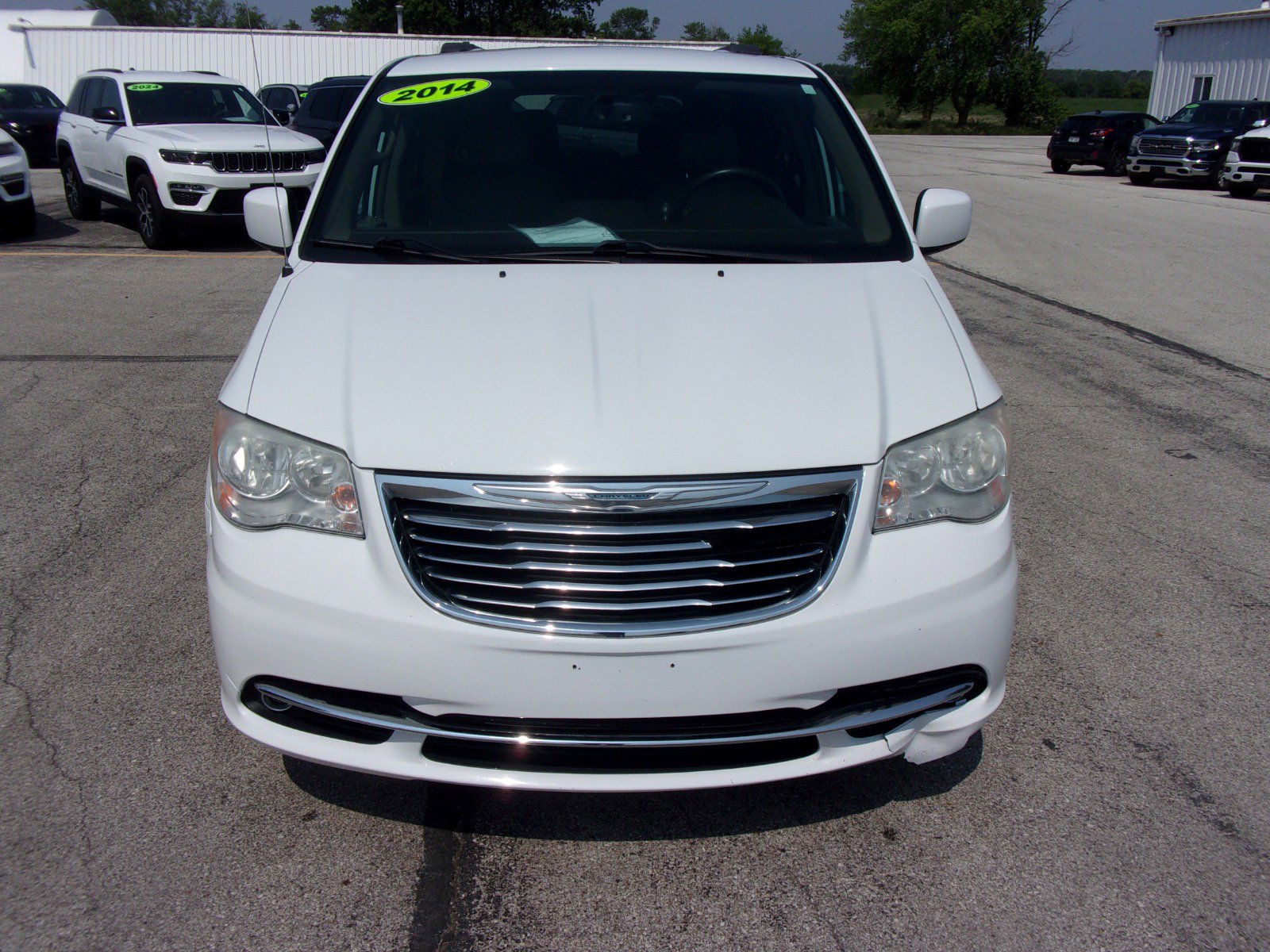 2014 Chrysler Town & Country Touring photo 2