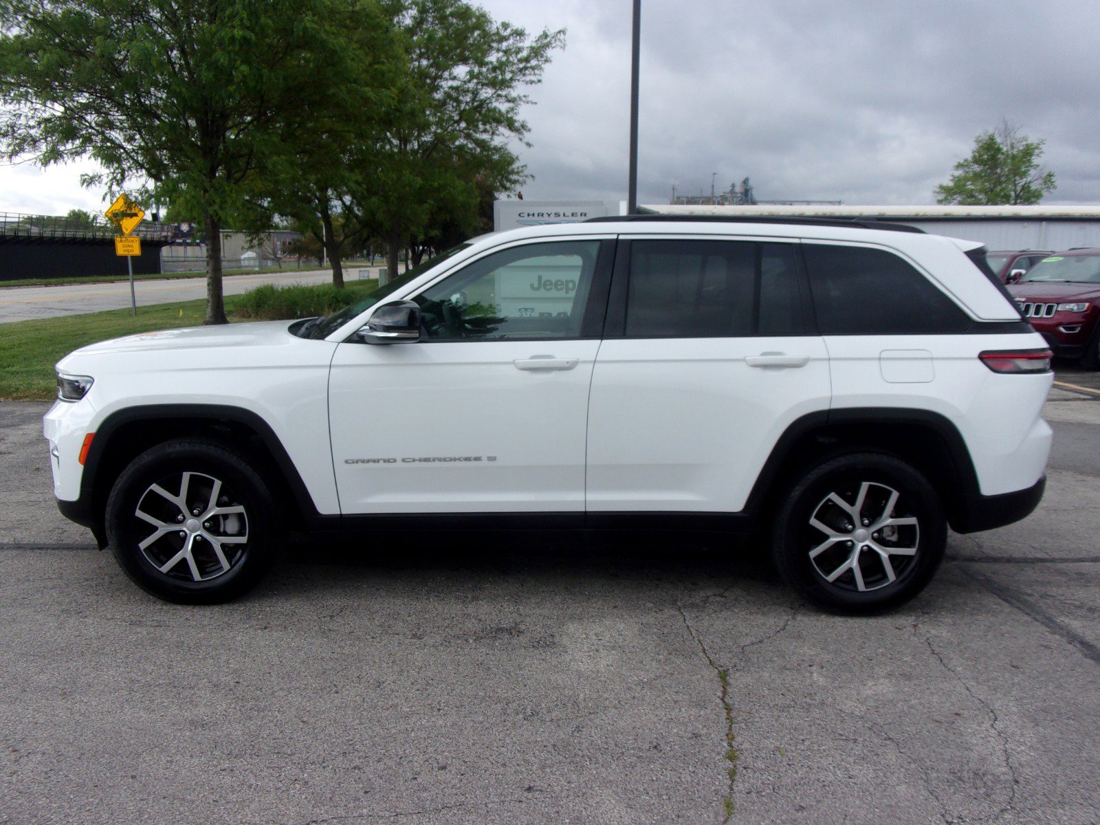 2024 Jeep Grand Cherokee Limited photo 4