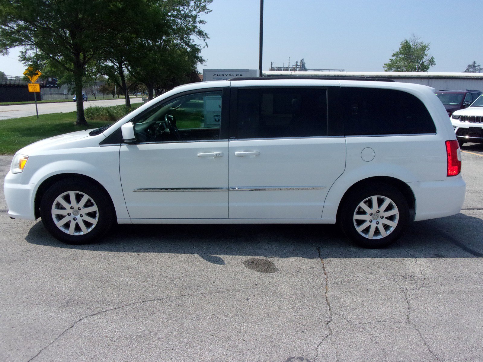 2014 Chrysler Town & Country Touring photo 4
