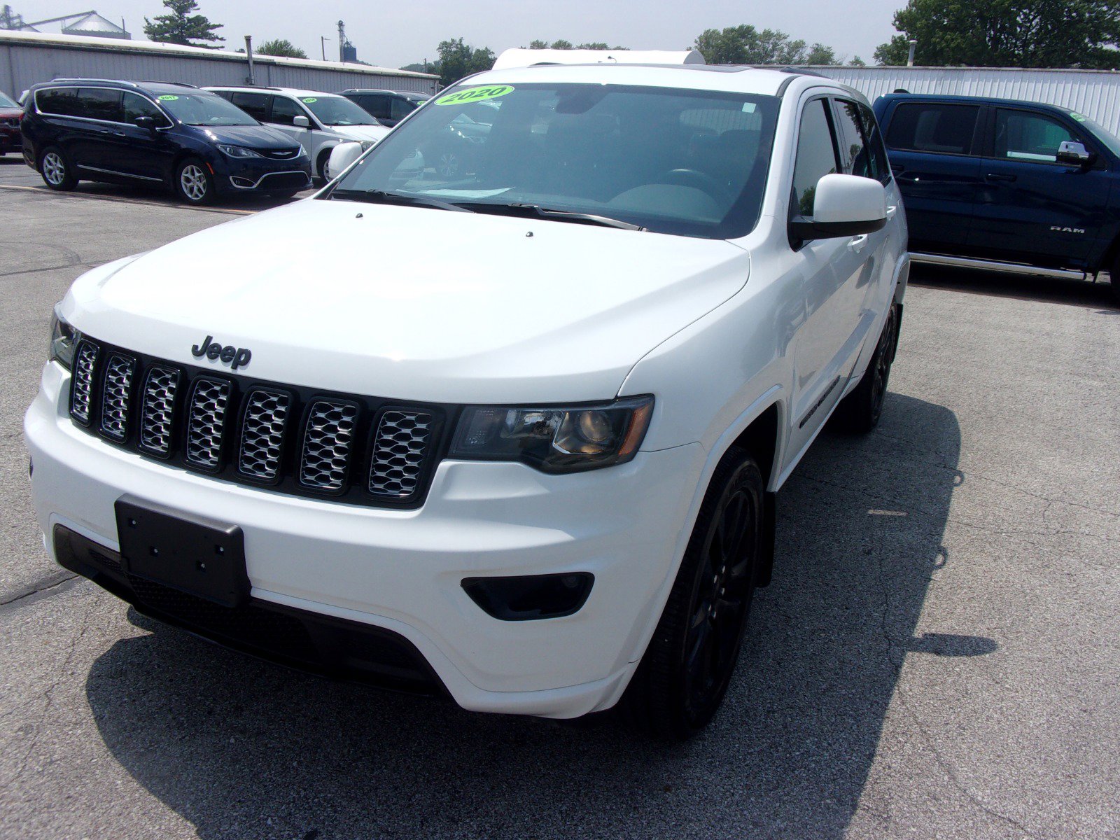 2020 Jeep Grand Cherokee Altitude photo 3